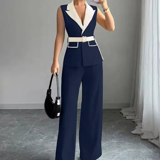 Conjunto elegante de mujer con chaleco tipo blazer sin mangas y pantalones de pierna ancha con cinturón